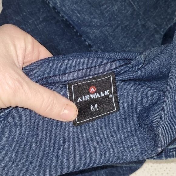 Airwalk Stretch Sz. M Cloud Blue Jean Short Sleeve Full Button Down Blouse Shirt - Picture 7 of 10